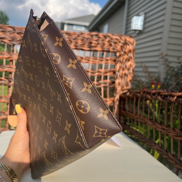 SOLD ‼️ Louis Vuitton Toiletry 26 - Picture 6 of 17